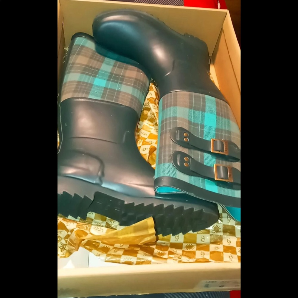 Ugg rain boots